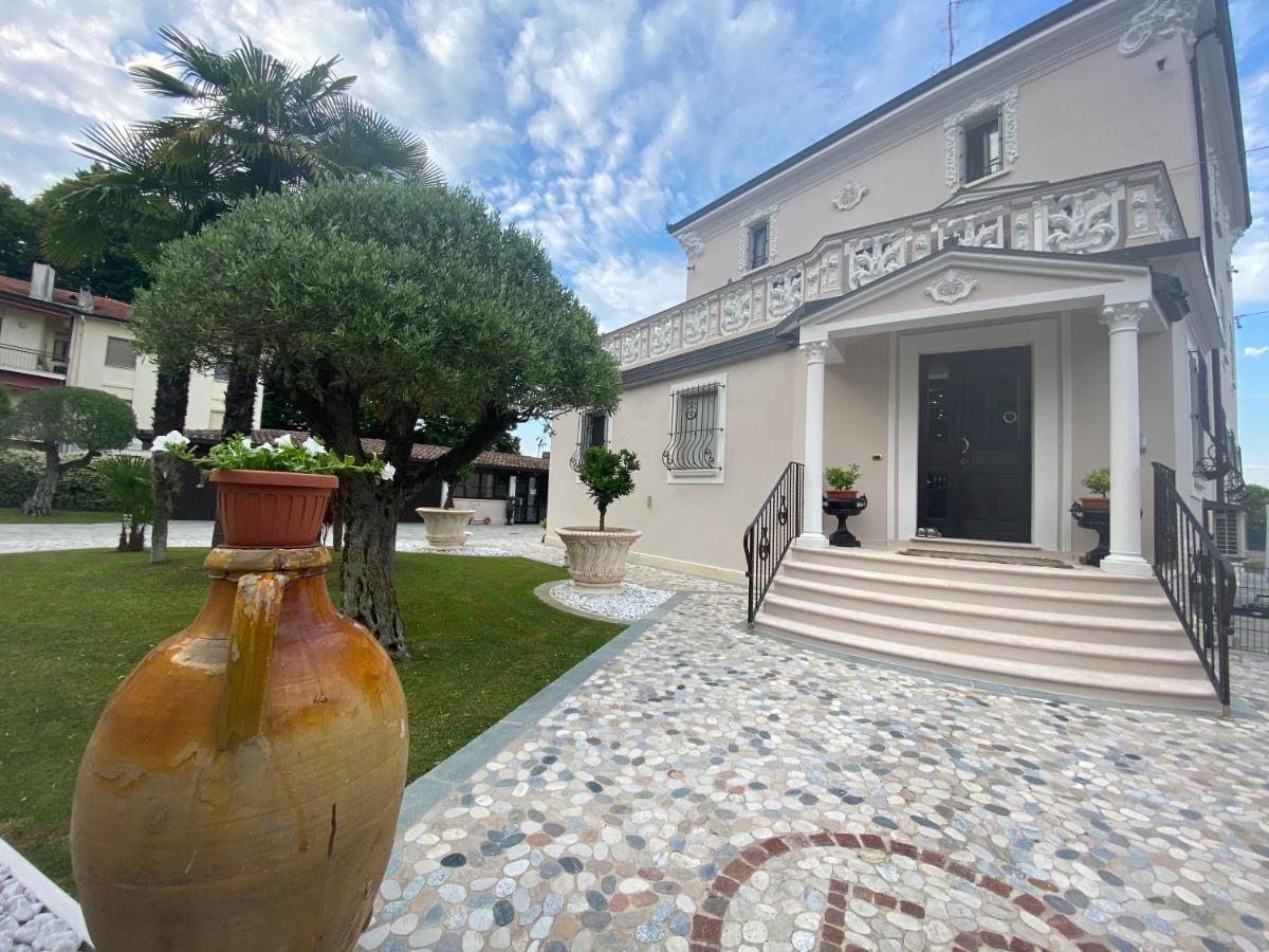 B&B Stazione Don Camillo 브레셀로 외부 사진